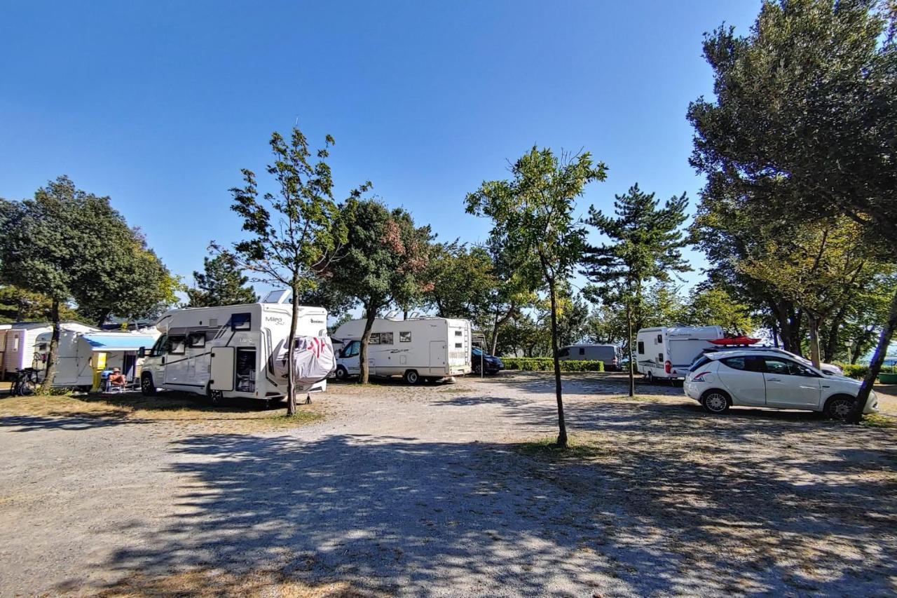 Camping Village Mare Pineta Сістьяна Екстер'єр фото